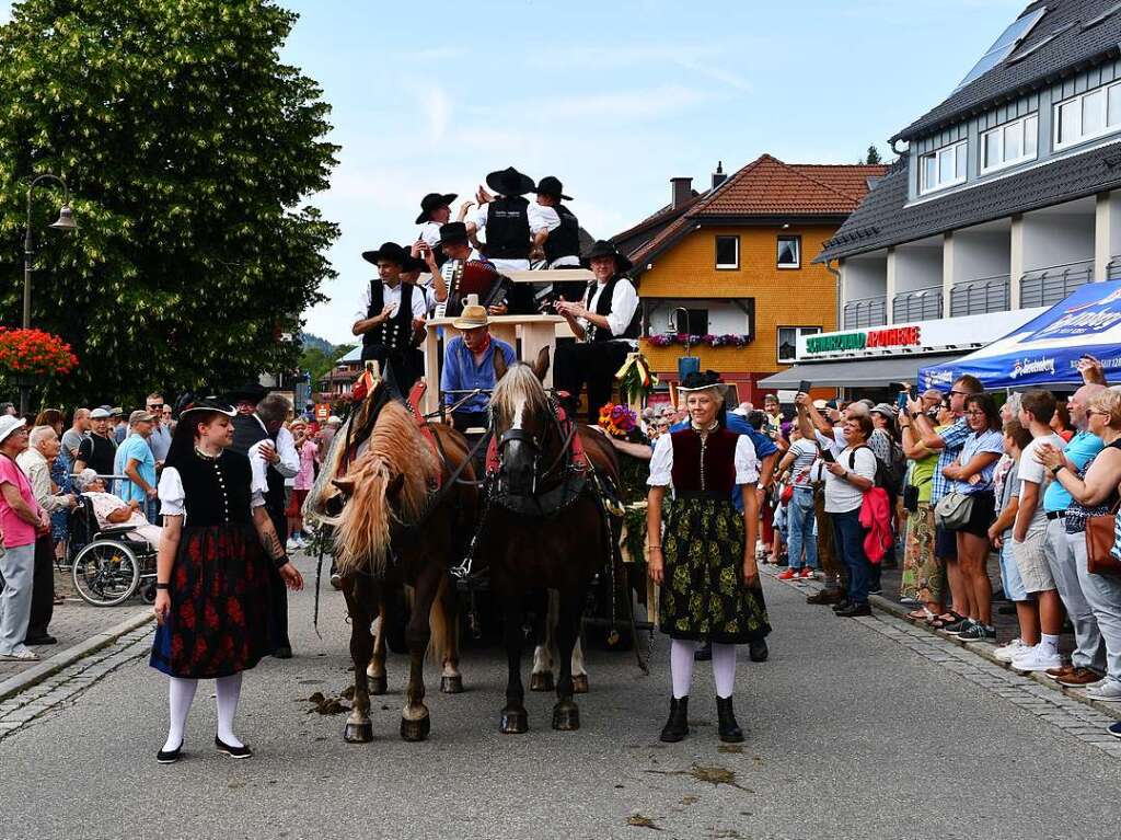 Kreistrachtenfest in Hinterzarten mit knapp 50 teilnehmenden Gruppen