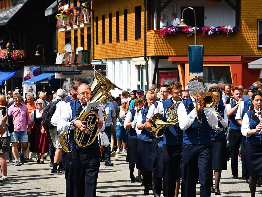 Kreistrachtenfest in Hinterzarten mit knapp 50 teilnehmenden Gruppen