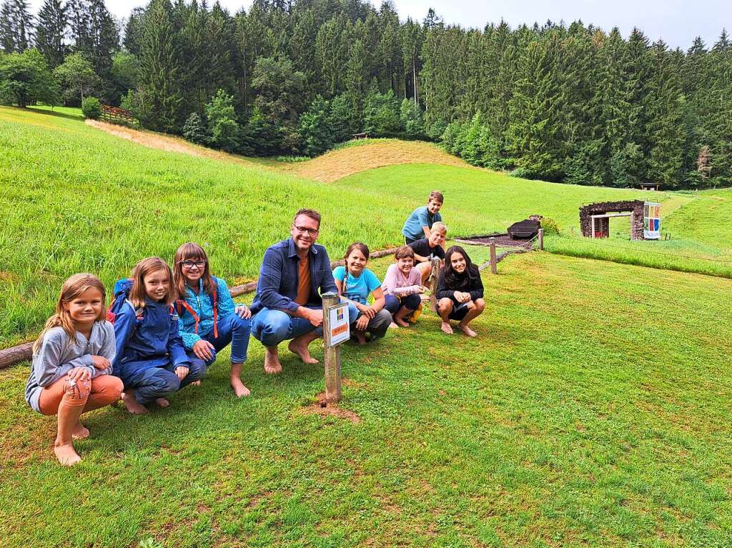 Neurieder Kinder besuchen mit Brgermeister Tobias Uhrich den Barfupark