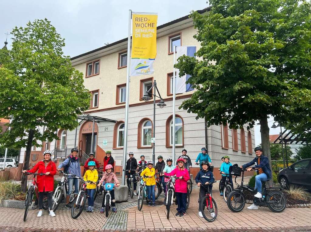 Neurieder Kinder auf Radtour mit dem Brgermeister