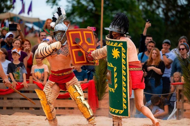 Sieht fast echt aus: ein Gladiatorenkampf beim Rmerfest in Augusta Raurica.  | Foto: ingimage (IMAGO)