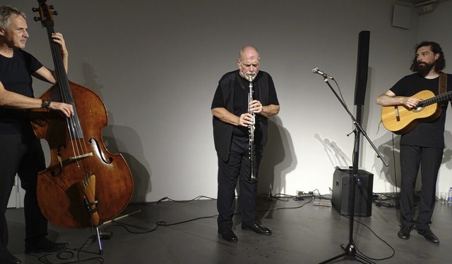 Sie begeisterten das Publikum im Rehma...ntrabass) und Gilles Grethen (Gitarre)  | Foto: Susanne Schleinzer-Bilal