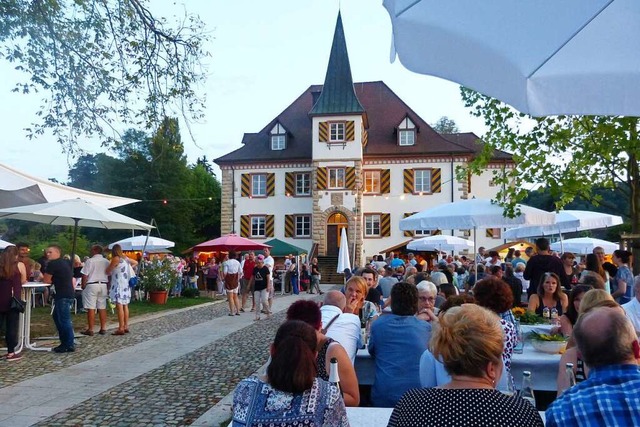 Am letzten August-Wochenende finden wi...ngener Weintage  im Schlosspark statt.  | Foto: Juliane Meier/Gemeine Schliengen