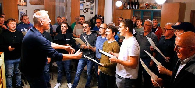 Eine Probe im Oktober 2022: Beim Mnne...d singen auch viele junge Mnner mit.   | Foto: Heidi Fel