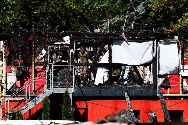 In der Brandruine von Wintzenheim laufen die Ermittlungen  | Foto: SEBASTIEN BOZON (AFP)