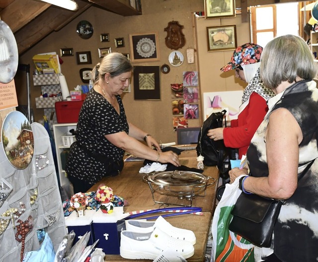 Beim Flohmarkt der Pfalzergruppe am Wochenende herrschte Andrang.  | Foto: Heinz und Monika Vollmar