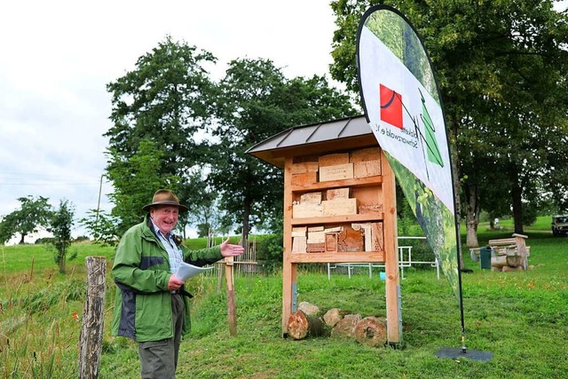 Fridolin Schwehr vom Verein Holzkette ...pezifisch ausgesucht&#8220;, heit es.  | Foto: Anton Schuler