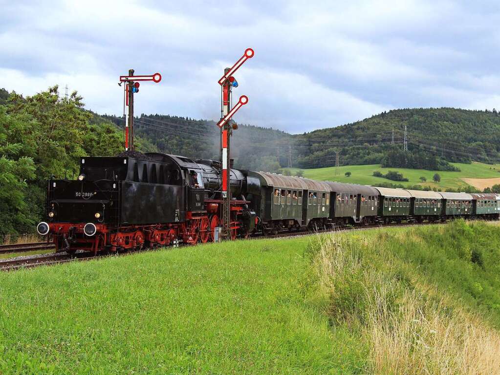 Luftlinie zwischen den beiden Orten im Sdschwarzwald: knapp zehn Kilometer. Lnge der Bahnstrecke entlang der Grenze zur Schweiz: mehr als 25 Kilometer.