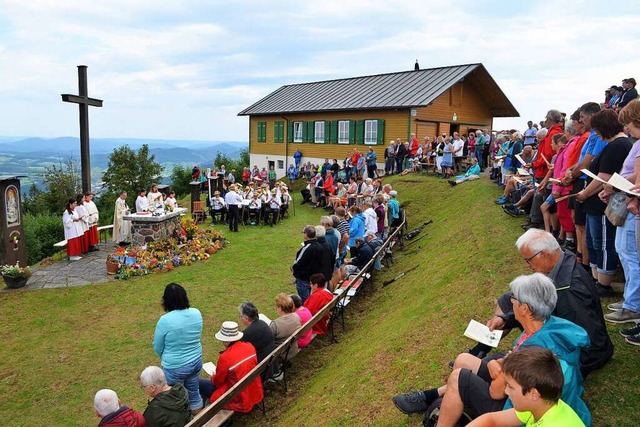 Festgottesdienst mit Hrnlebergpfarrer...ltar und den Kriterbuschele-Musikanten  | Foto: Nikolaus Bayer