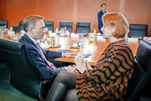 Finanzminister Christian Lindner (FDP) und Familienministerin Lisa Paus (Grne).  | Foto: Kay Nietfeld