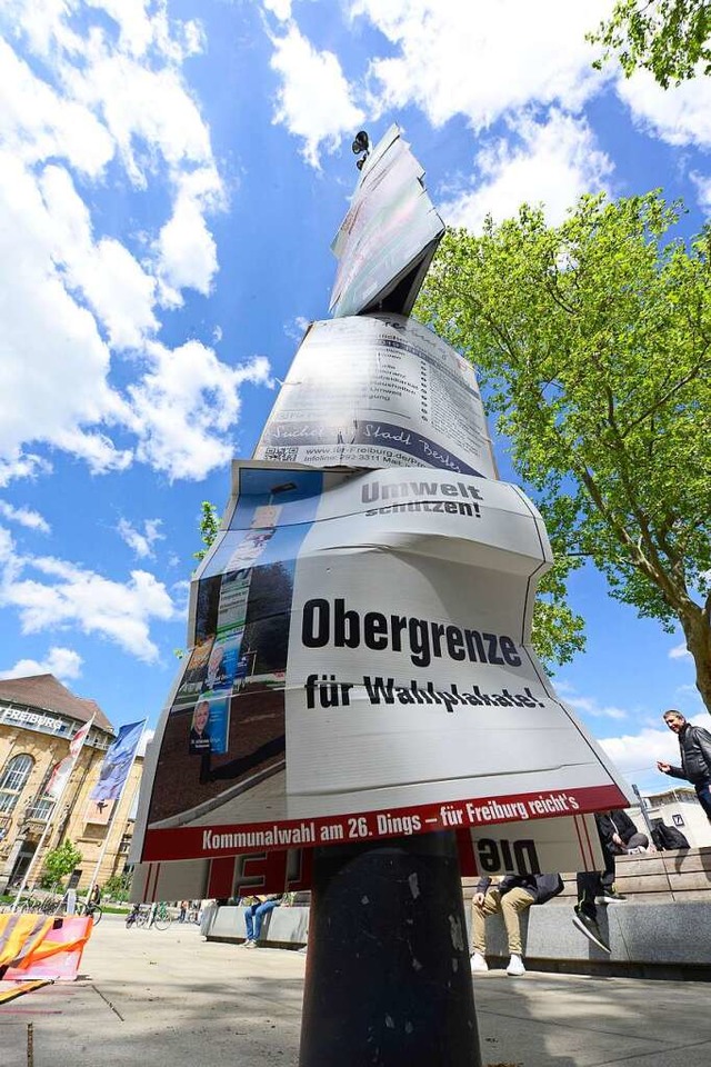 Die Satiriker von &#8222;Die Partei&#8...hlplakaten zum Thema auf Wahlplakaten.  | Foto: Ingo Schneider