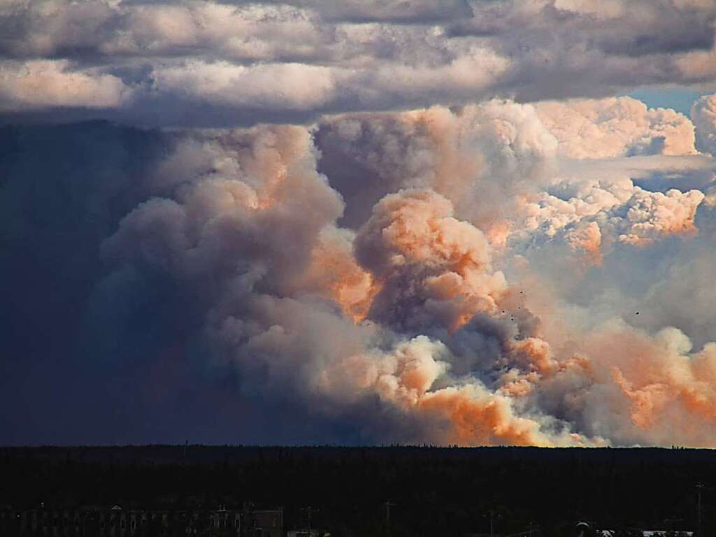 Gtterdmmerung in Kanada: Neben den heftigen Brnden in den Nordwest-Territorien bedroht auch ein Feuer im Sdwesten die 150.000 Einwohner-Stadt Kelowna. In der Stadt Yellowknife, dauert die Evakuierung der rund 20.000 Einwohner an.