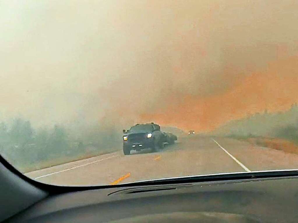 Gtterdmmerung in Kanada: Neben den heftigen Brnden in den Nordwest-Territorien bedroht auch ein Feuer im Sdwesten die 150.000 Einwohner-Stadt Kelowna. In der Stadt Yellowknife, dauert die Evakuierung der rund 20.000 Einwohner an.