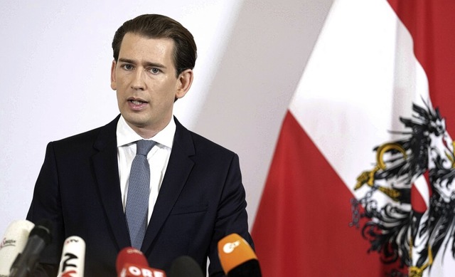 Ihm droht eine Bewhrungsstrafe: ster...n Kurz bei einer Pressekonferenz 2021.  | Foto: GEORG HOCHMUTH (AFP)