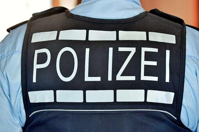 Fahrer flchtet nach Verkehrsunfall in Freiburg-Weingarten