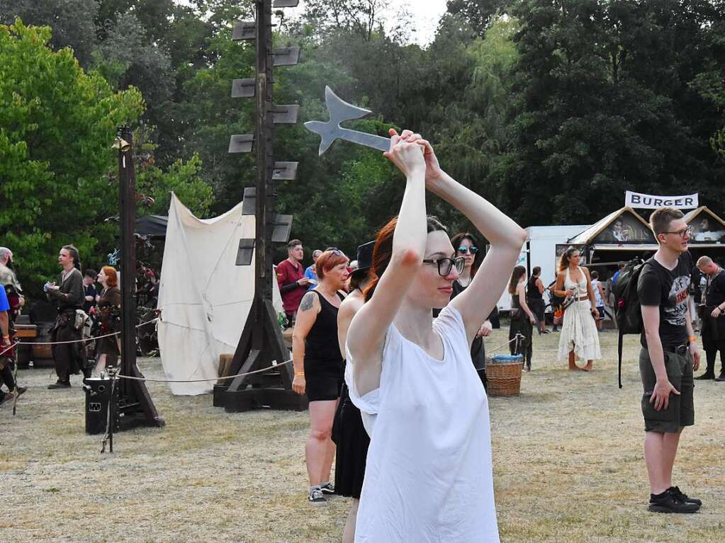 Ob mittelalterlich gewandet oder zivil: Die Besucher des Mittelalterlich Phantasie Spectaculum in Weil am Rhein hatten jede Menge Spa beim Festival.