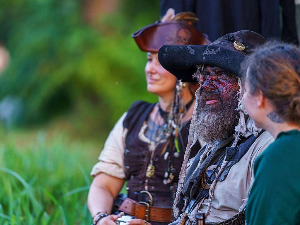 Ob mittelalterlich gewandet oder zivil: Die Besucher des Mittelalterlich Phantasie Spectaculum in Weil am Rhein hatten jede Menge Spa beim Festival.