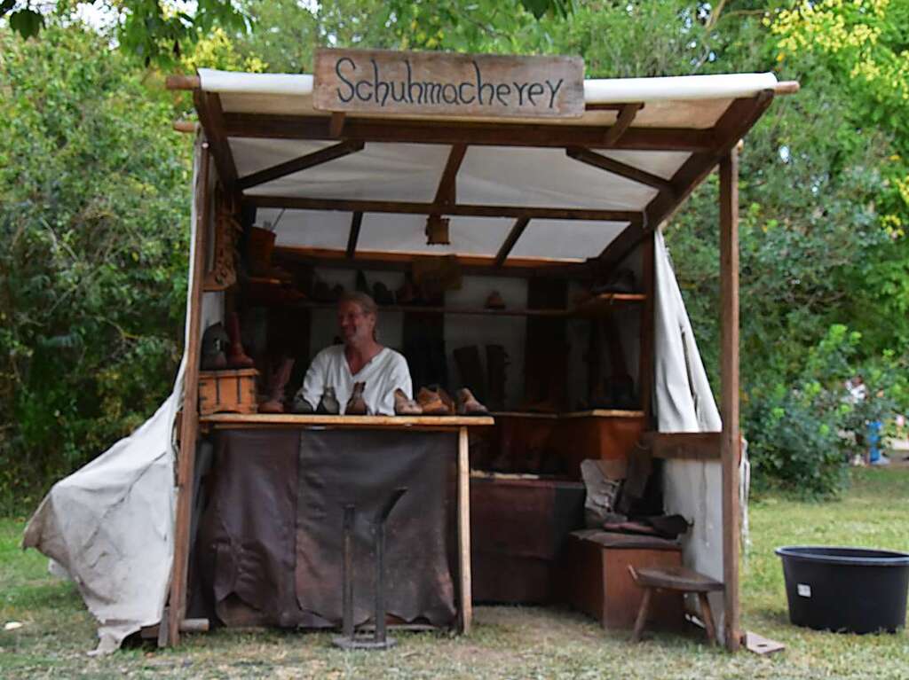 Ob mittelalterlich gewandet oder zivil: Die Besucher des Mittelalterlich Phantasie Spectaculum in Weil am Rhein hatten jede Menge Spa beim Festival.