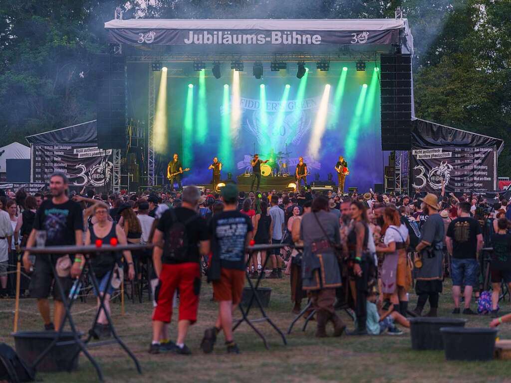 Ob mittelalterlich gewandet oder zivil: Die Besucher des Mittelalterlich Phantasie Spectaculum in Weil am Rhein hatten jede Menge Spa beim Festival.