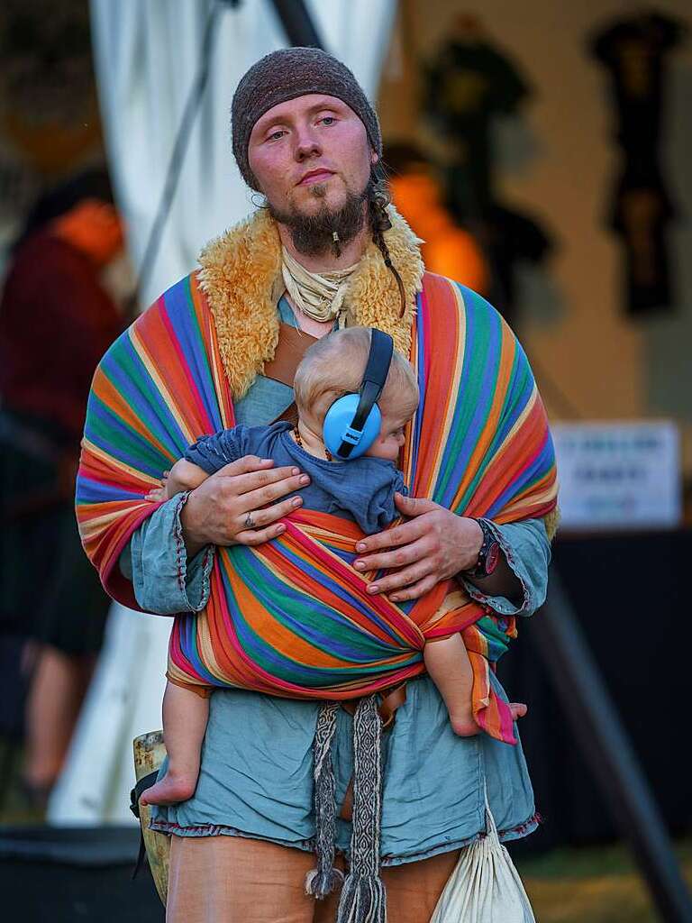 Ob mittelalterlich gewandet oder zivil: Die Besucher des Mittelalterlich Phantasie Spectaculum in Weil am Rhein hatten jede Menge Spa beim Festival.