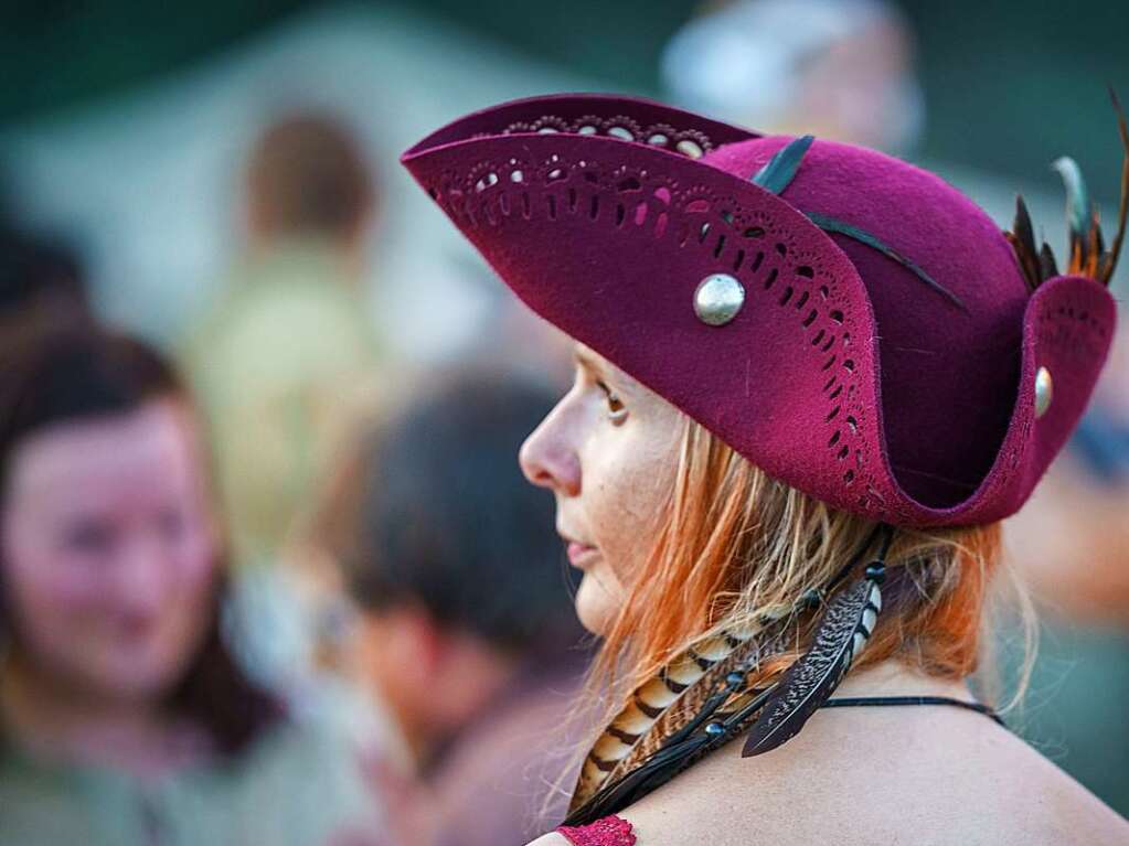 Ob mittelalterlich gewandet oder zivil: Die Besucher des Mittelalterlich Phantasie Spectaculum in Weil am Rhein hatten jede Menge Spa beim Festival.