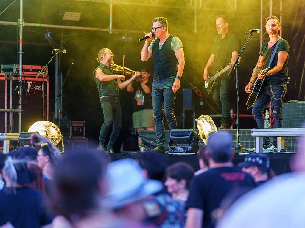 Ob mittelalterlich gewandet oder zivil: Die Besucher des Mittelalterlich Phantasie Spectaculum in Weil am Rhein hatten jede Menge Spa beim Festival.