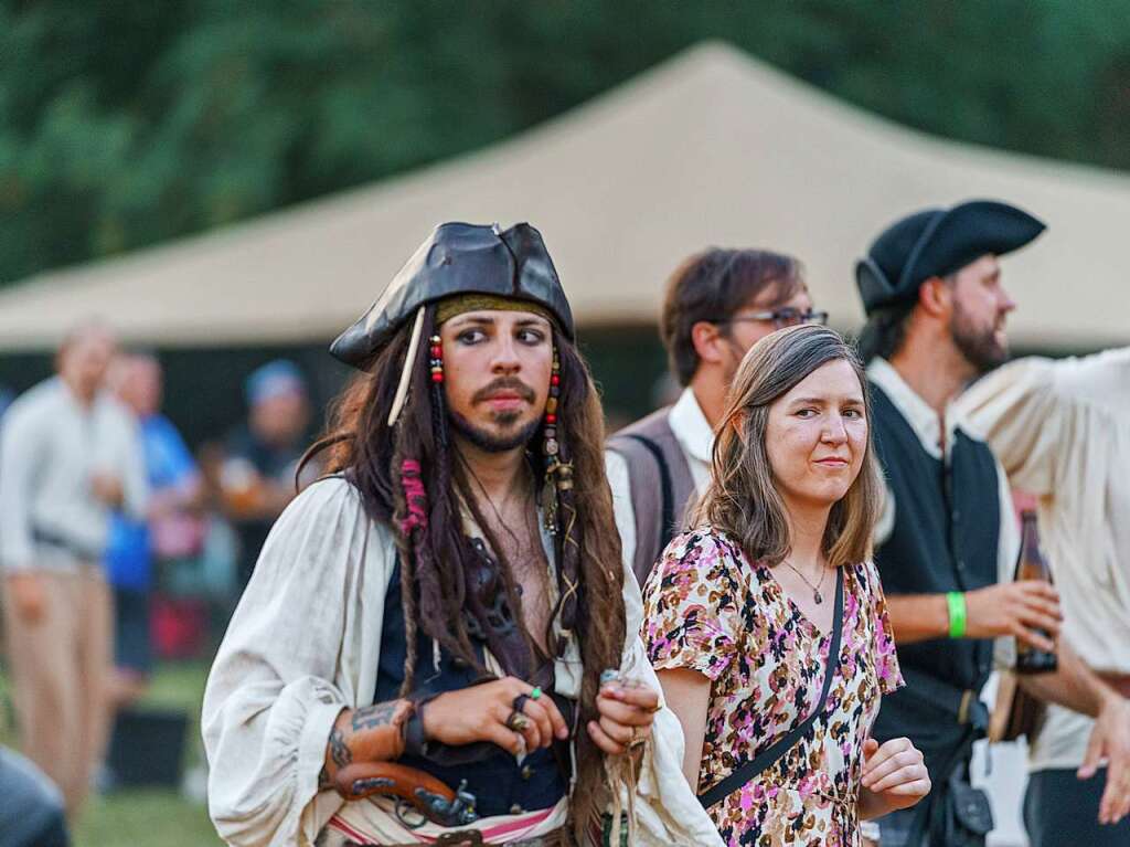 Ob mittelalterlich gewandet oder zivil: Die Besucher des Mittelalterlich Phantasie Spectaculum in Weil am Rhein hatten jede Menge Spa beim Festival.