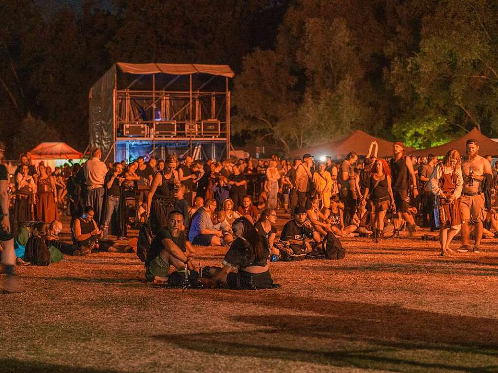 Ob mittelalterlich gewandet oder zivil: Die Besucher des Mittelalterlich Phantasie Spectaculum in Weil am Rhein hatten jede Menge Spa beim Festival.