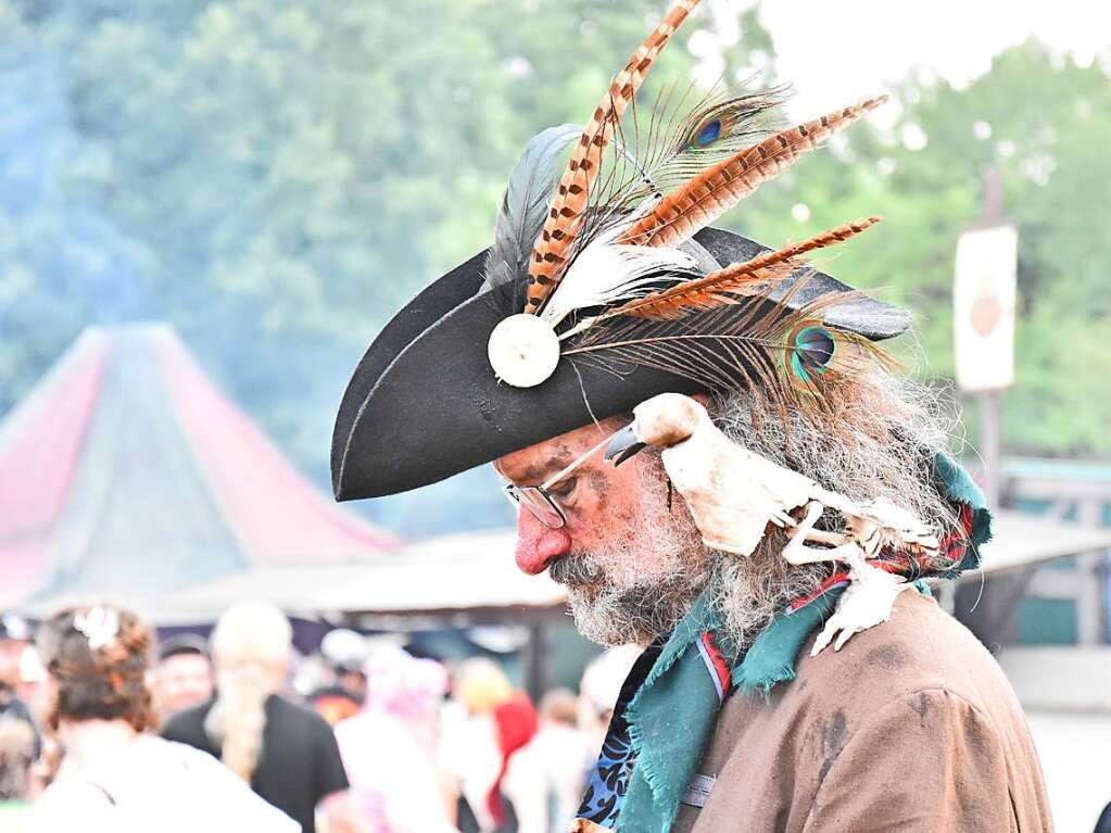 Ob mittelalterlich gewandet oder zivil: Die Besucher des Mittelalterlich Phantasie Spectaculum in Weil am Rhein hatten jede Menge Spa beim Festival.