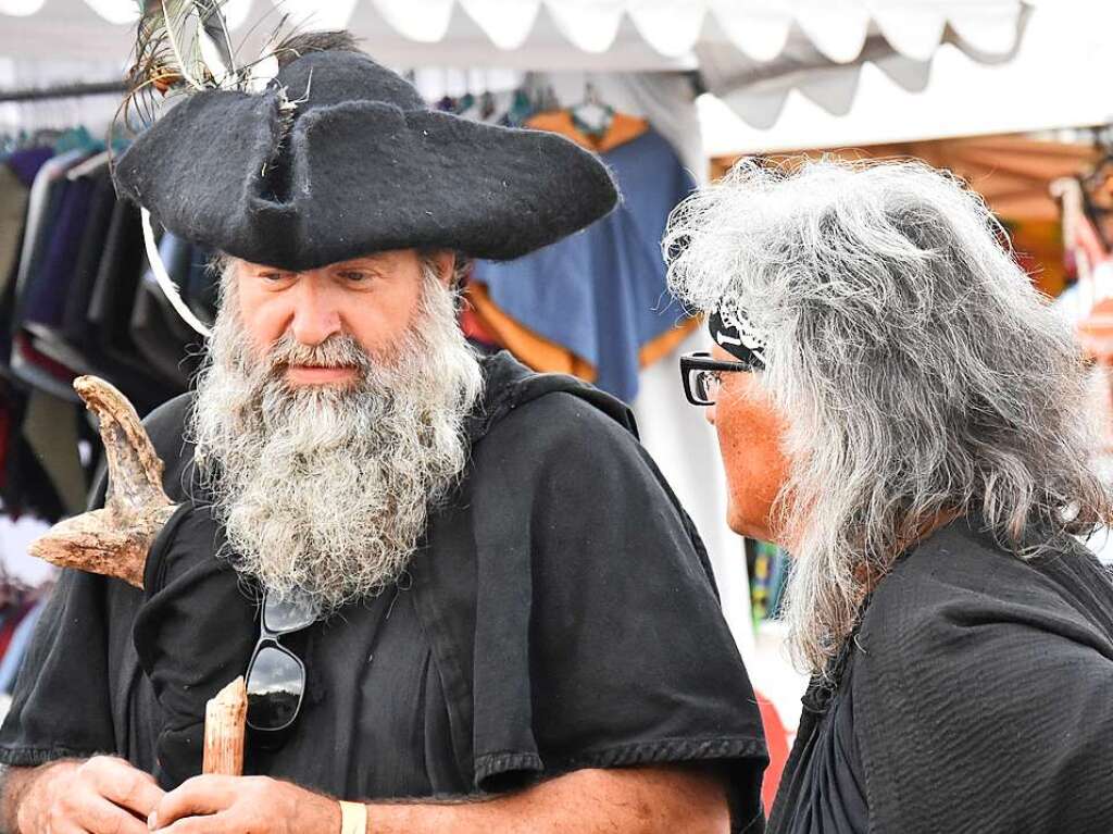 Ob mittelalterlich gewandet oder zivil: Die Besucher des Mittelalterlich Phantasie Spectaculum in Weil am Rhein hatten jede Menge Spa beim Festival.