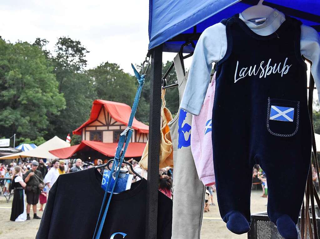 Ob mittelalterlich gewandet oder zivil: Die Besucher des Mittelalterlich Phantasie Spectaculum in Weil am Rhein hatten jede Menge Spa beim Festival.