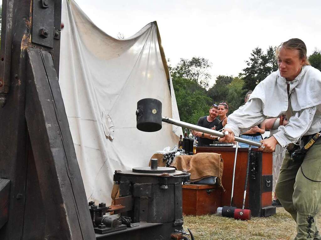 Ob mittelalterlich gewandet oder zivil: Die Besucher des Mittelalterlich Phantasie Spectaculum in Weil am Rhein hatten jede Menge Spa beim Festival.