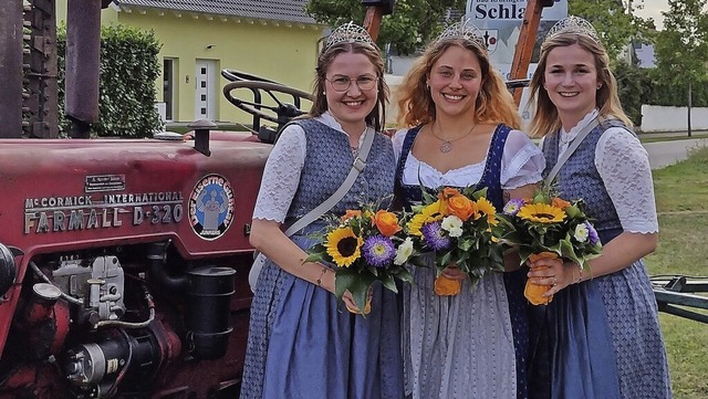 Die  Badische Weinprinzessin Katharina...l (von links) beim Empfang in Schlatt   | Foto: Irene Matzarakis