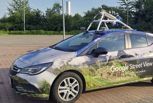 So sehen die Autos mit Dachkamera aus, die aktuell durch den Landkreis fahren.  | Foto: Sidney-Marie Schiefer