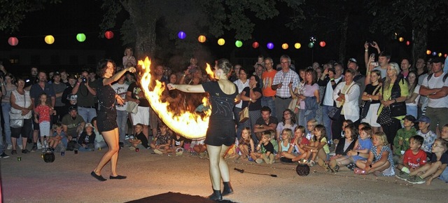 Mit einer Feuershow begeisterte &#8222;Flamazing&#8220; das Publikum.  | Foto: Andreas Bhm