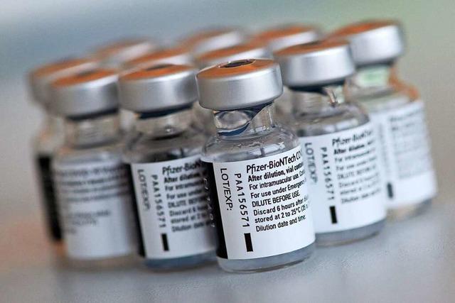Neu angepasste Corona-Impfstoffe sollen ab September geliefert werden