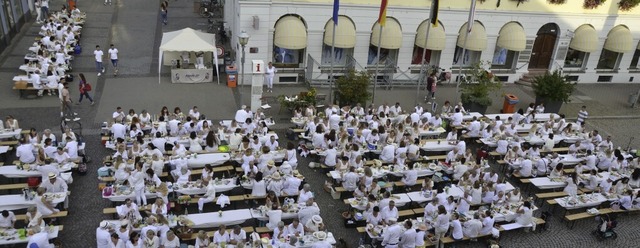 Gut besucht war das White Dinner 2022....oll es an gleicher Stelle stattfinden.  | Foto: Hubert Rderer