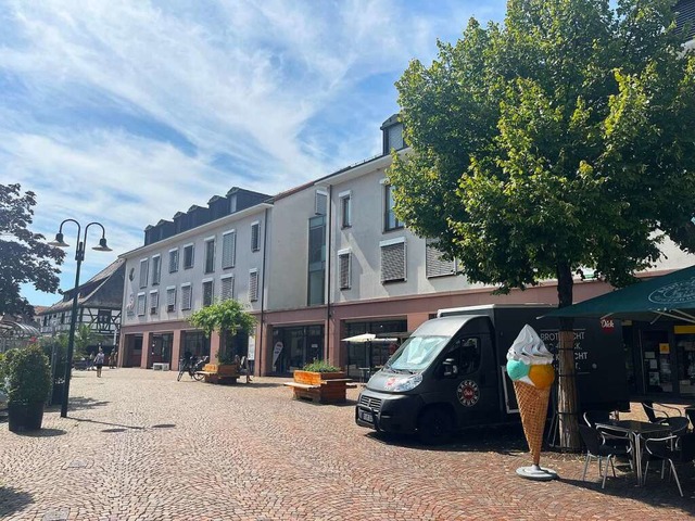 Der Sonne-Platz in Gundelfingen bleibt...bt es hier kaum Schatten zum Abkhlen.  | Foto: Alina Vianne Barr