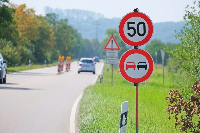 Viermal gilt auf der fast zwei Kilomet... den Einfahrten zu Feldwegen Tempo 50.  | Foto: Martin Pfefferle