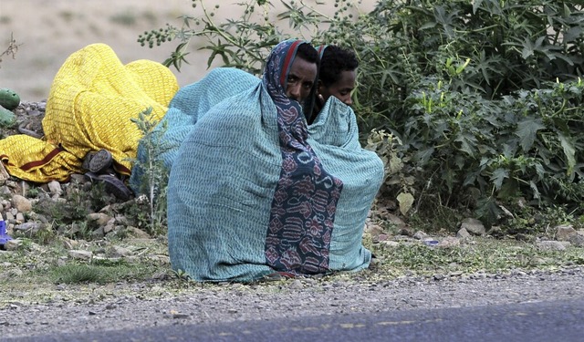 thiopische Migranten an einer Strae ...der im Artikel beschriebenen Ttungen)  | Foto: Mohammed Mohammed