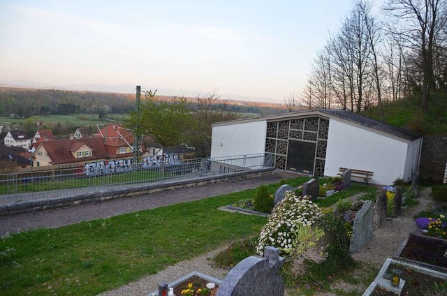 Die Abdankungshalle auf dem Friedhof m...aber noch andere ausstehende Projekte.  | Foto: Victoria Langelott