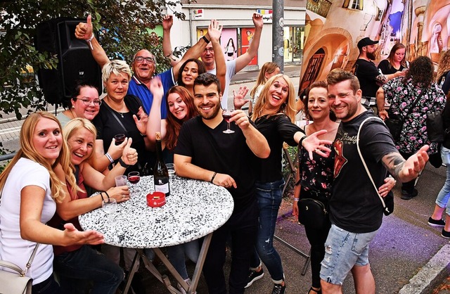 Ausgelassene Stimmung wie hier im Vorj...des Trottoirfests auch in diesem Jahr.  | Foto: Heinz und Monika Vollmar