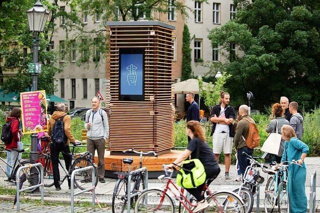 In Berlin leuchtet nun auch eine Säule bei Lärm – nach Freiburger Vorbild