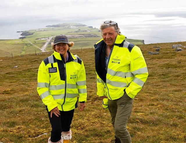 Debbie und Frank Strang planten erst e...f Unst. Dann kam die Idee mit dem All.  | Foto: Saxavord