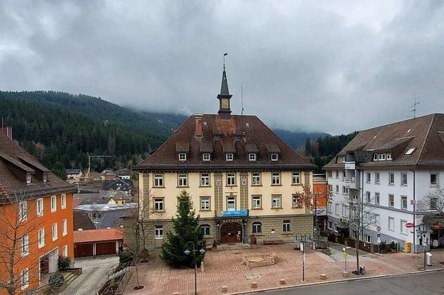 Dunkle Wolken ber dem Rathaus: Wie ge...ftemangel um? Es gibt Lsungsanstze.  | Foto: Stefan Mertlik