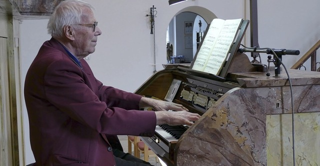 Lothar Rist an der Orgel St. Martin  | Foto: Peter Meister