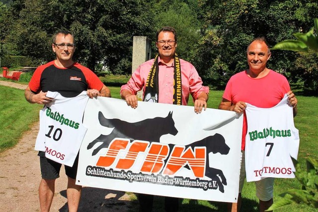 Freuen sich aufs Schlittenwagenrennen:...chneider und Volker Albiez (von links)  | Foto: Andreas Bhm