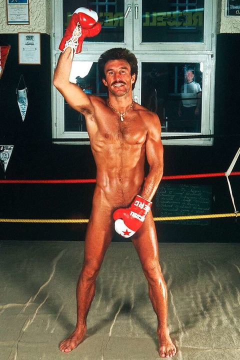 Rene Weller, deutscher Profi-Boxer im ...inem Trainingsraum. Aufnahme von 1983.  | Foto: Jörg Schmitt (dpa)