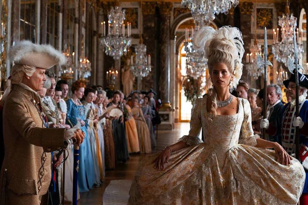 Einführung als offizielle Geliebte des...Hof von Louis XV. (Johnny Depp, links)  | Foto: Stephanie Branchu (dpa)