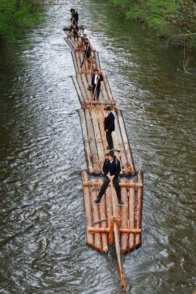 Beim Jubilumsfest des Schwarzwaldvere...er mit  fnf Gestren auf der  Wutach.  | Foto: Friedbert Zapf